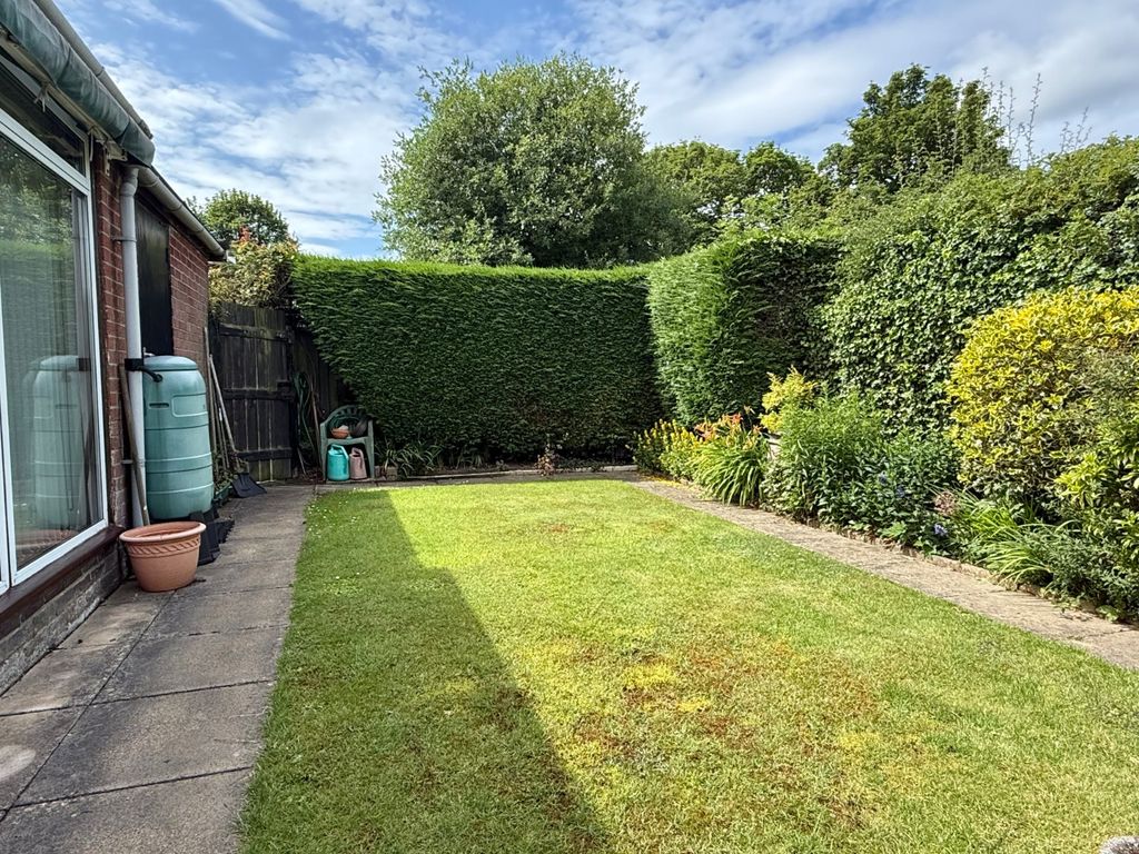 Property photo 2 of 10 Garden