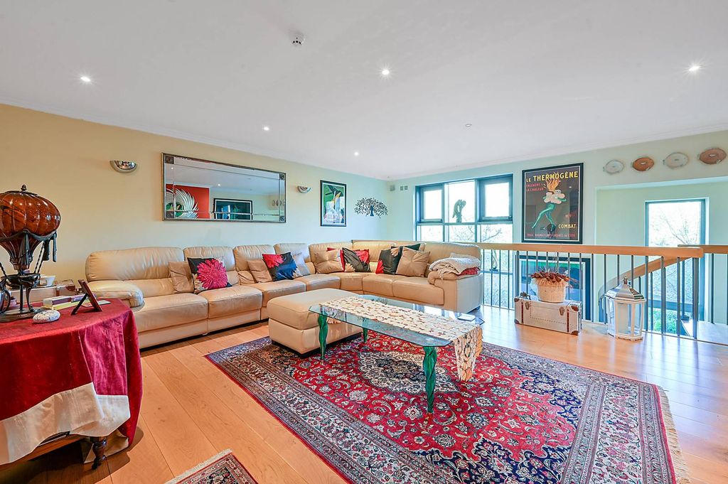 Property photo 3 of 19