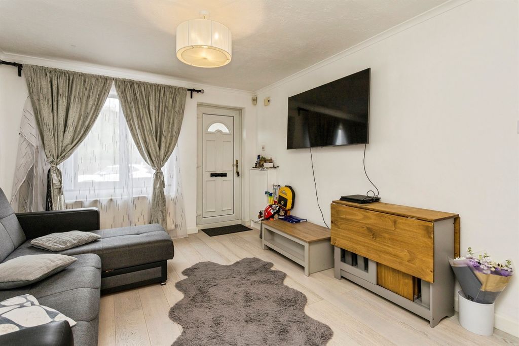 Property photo 3 of 12