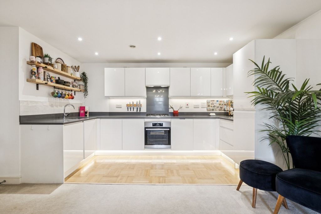 Property photo 2 of 16 5337553