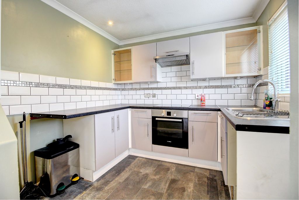 Property photo 2 of 10 Kitchen