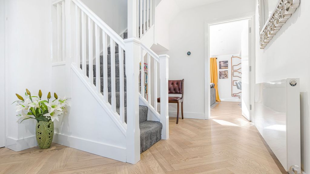 Property photo 2 of 33