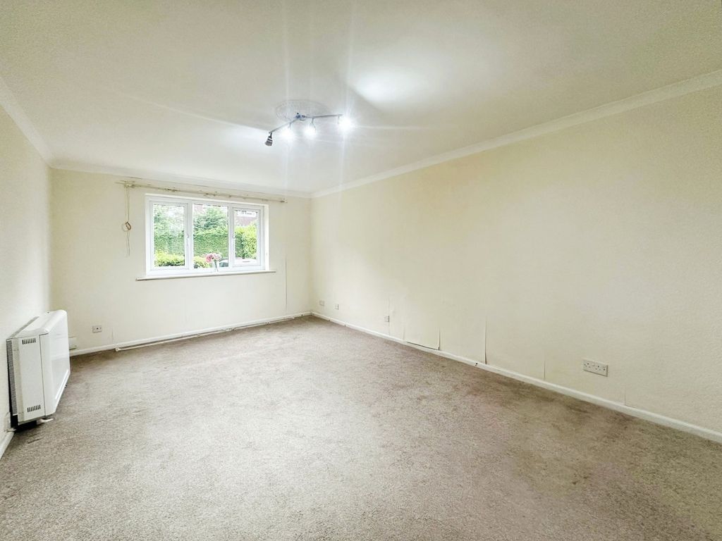 Property photo 2 of 8 Picture No. 11