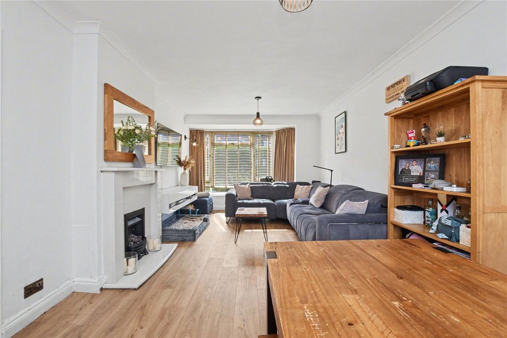 Property photo 2 of 18 Picture No. 33