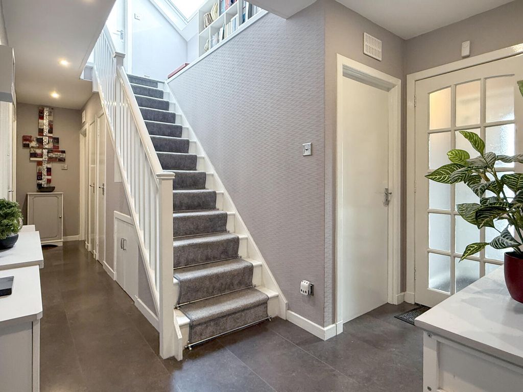 Property photo 2 of 32 Hallway