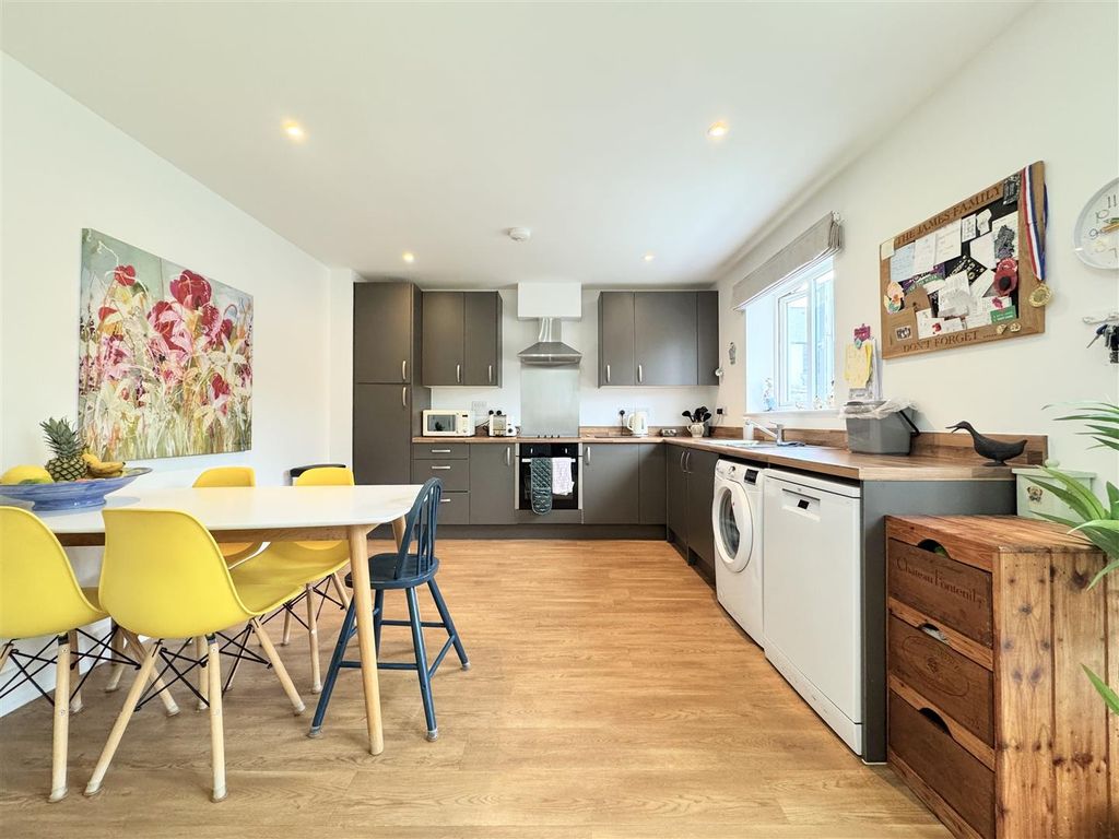 Property photo 3 of 21 Kitchen Diner