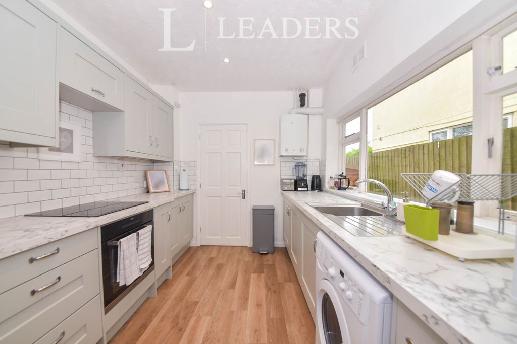 Property photo 2 of 7 Kitchen