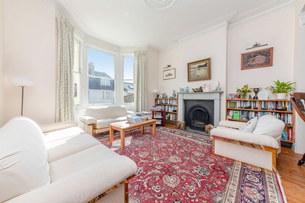 Property photo 2 of 32