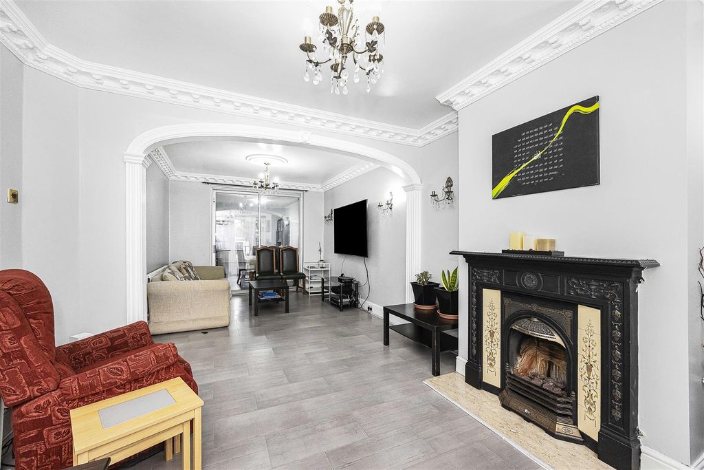Property photo 3 of 27 Carnanton Road -028.Jpg
