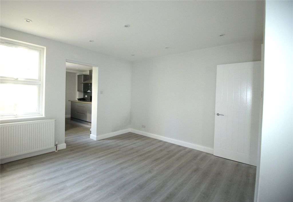 Property photo 3 of 15 Picture No. 30