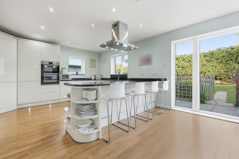 Property photo 2 of 34 4679641