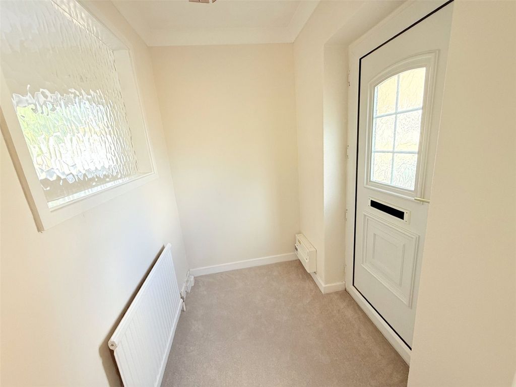 Property photo 3 of 25 Entrance Hall