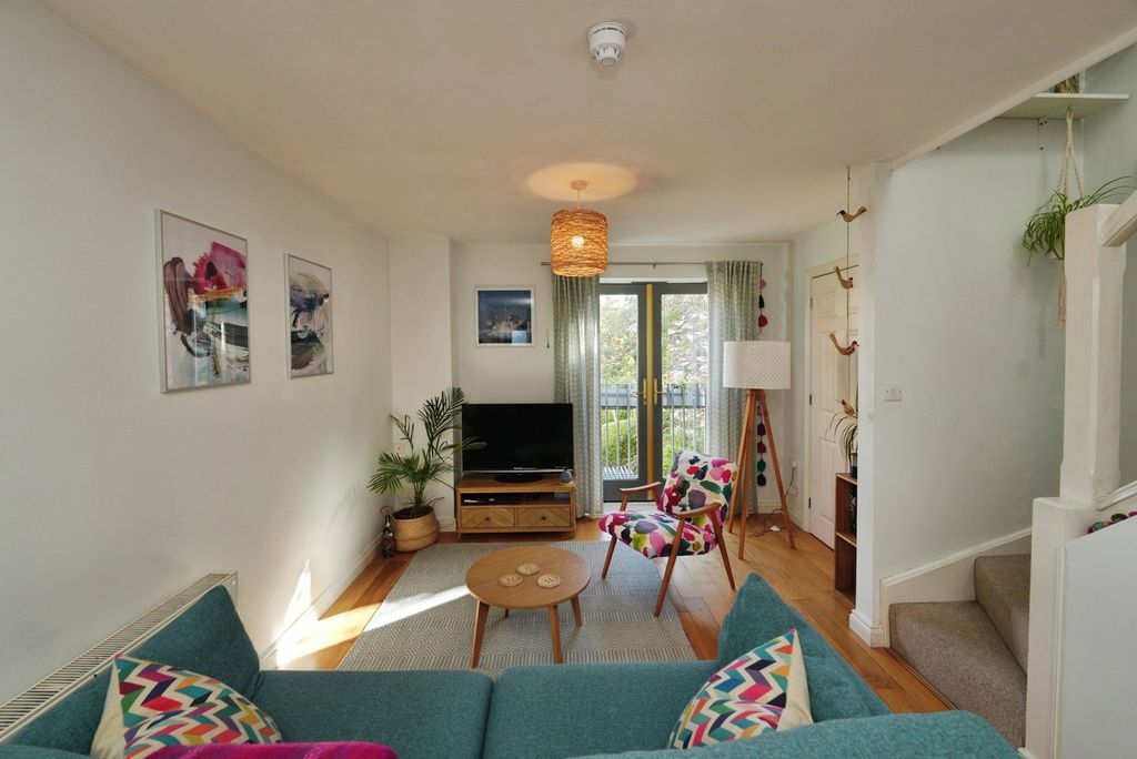 Property photo 3 of 17 Pbox-Img.Jpg
