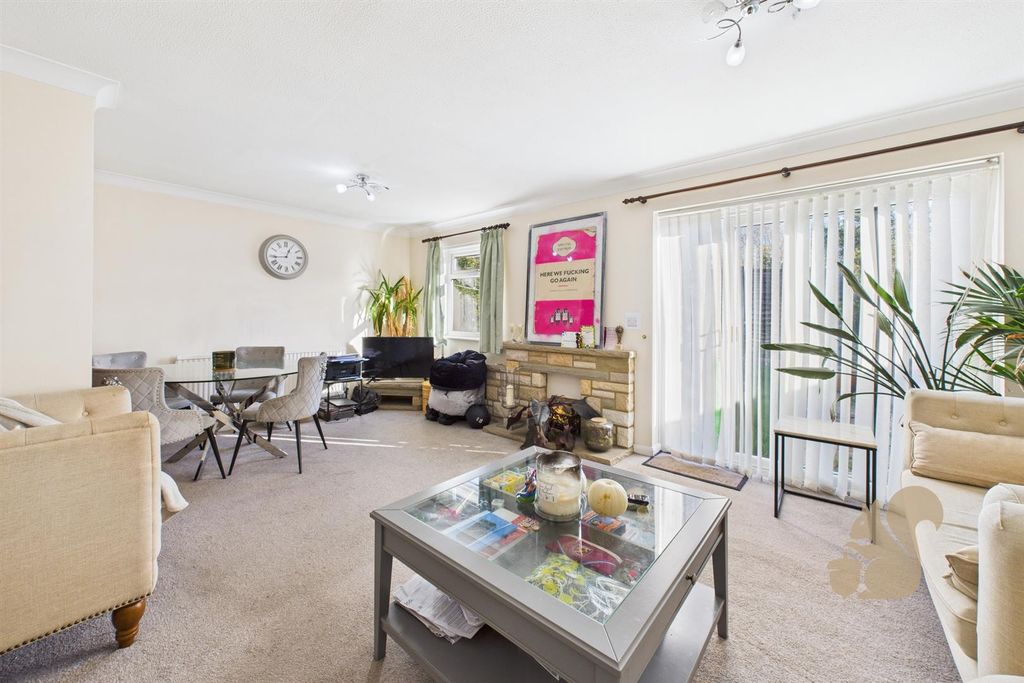 Property photo 3 of 14 Living Room