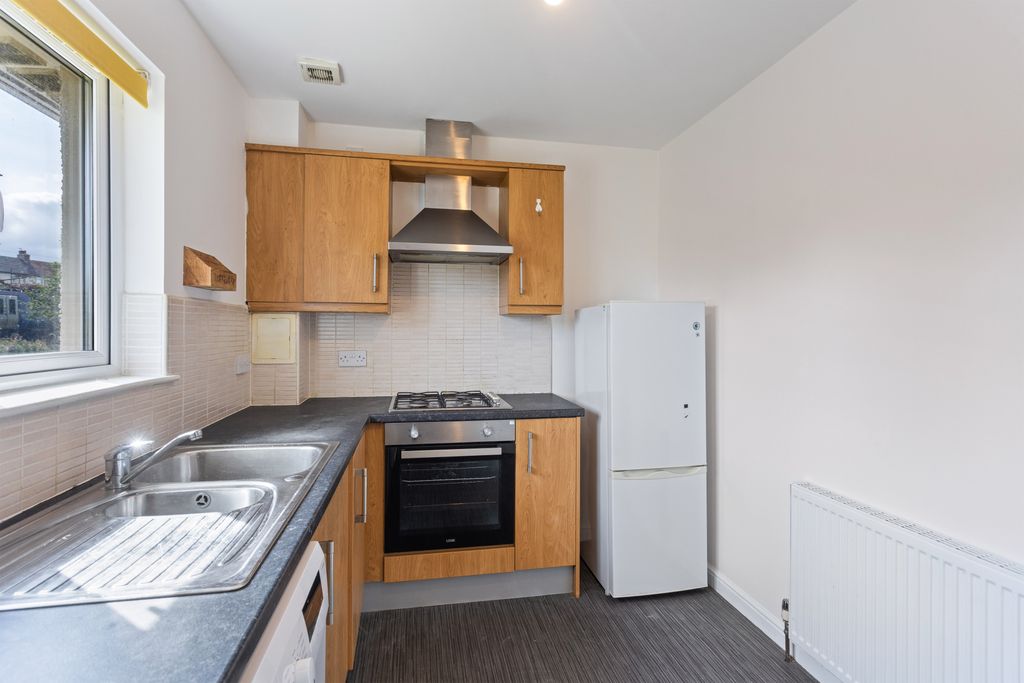 Property photo 3 of 13 Flat 2, 6 Thornbridge Court 12
