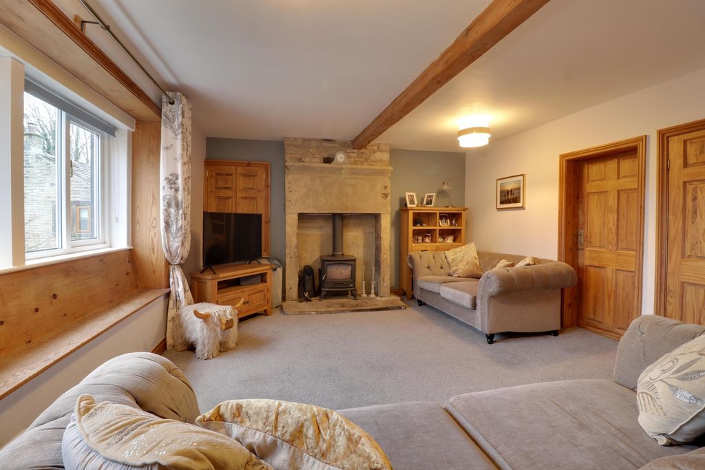 Property photo 3 of 22 Lounge