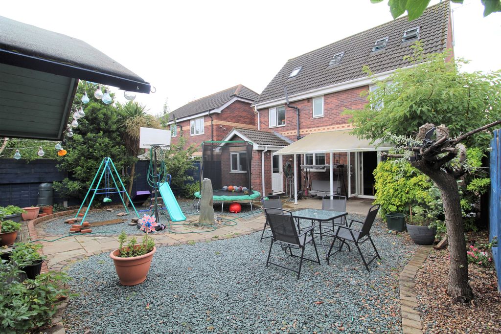 Property photo 2 of 25