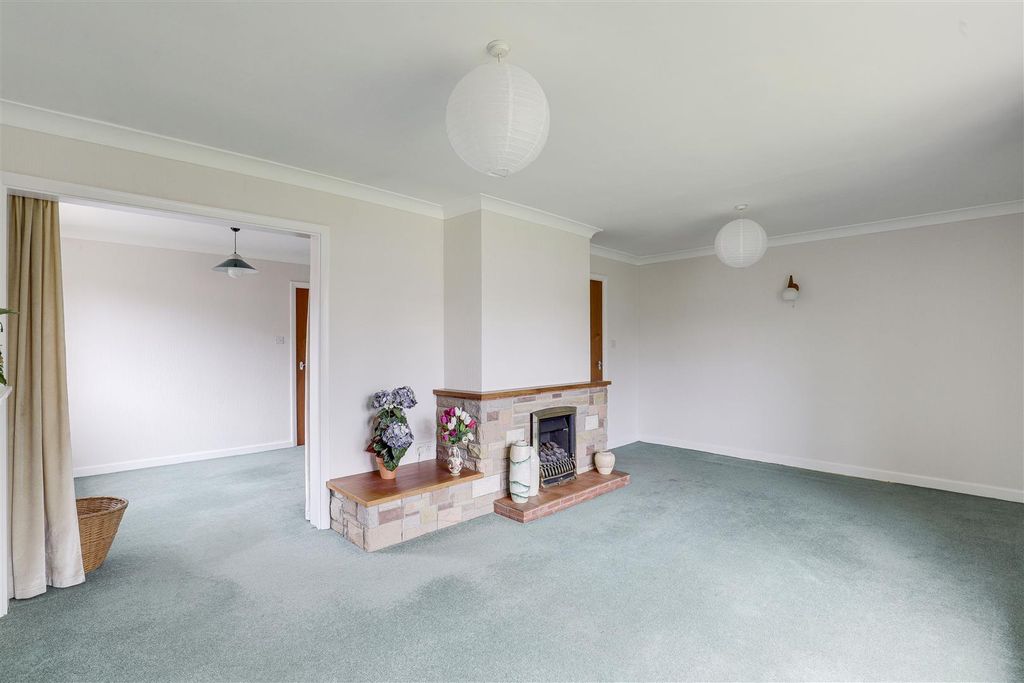 Property photo 2 of 19 12246.Jpg