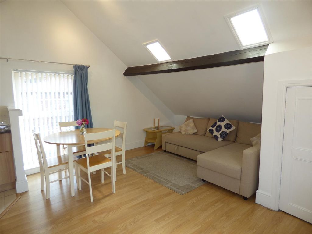 Property photo 3 of 7 205 Tamworth Road Lounge.Jpg