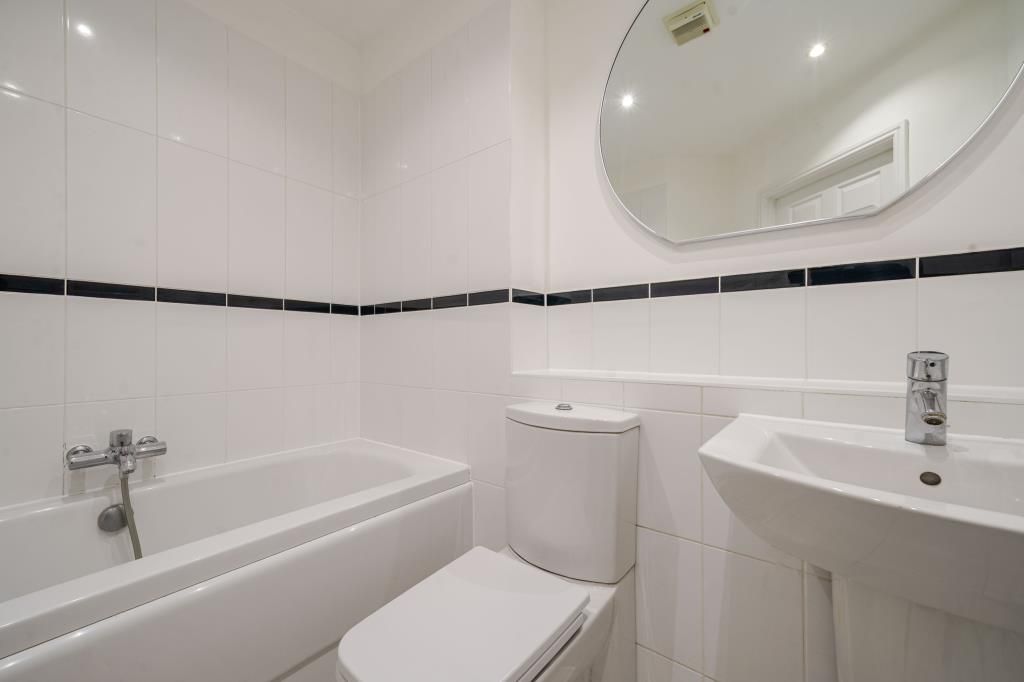 Property photo 2 of 20 Bathroom