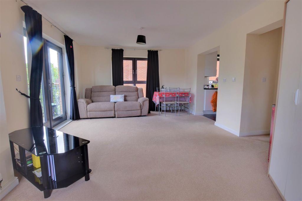 Property photo 2 of 9