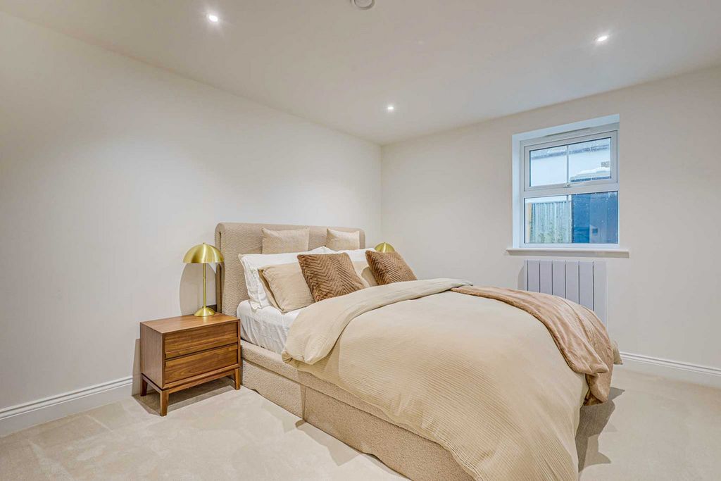 Additional image 12 of 1 bed flat for saleHall Crescent, Benfleet SS7