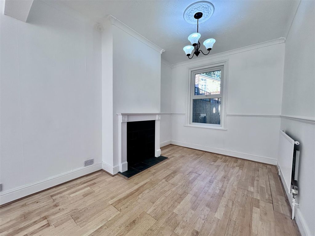 Property photo 3 of 13 Living Room / Dining Area