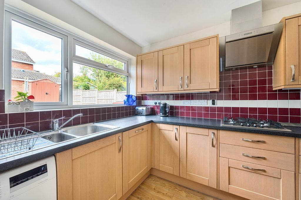 Property photo 3 of 19 Kitchen