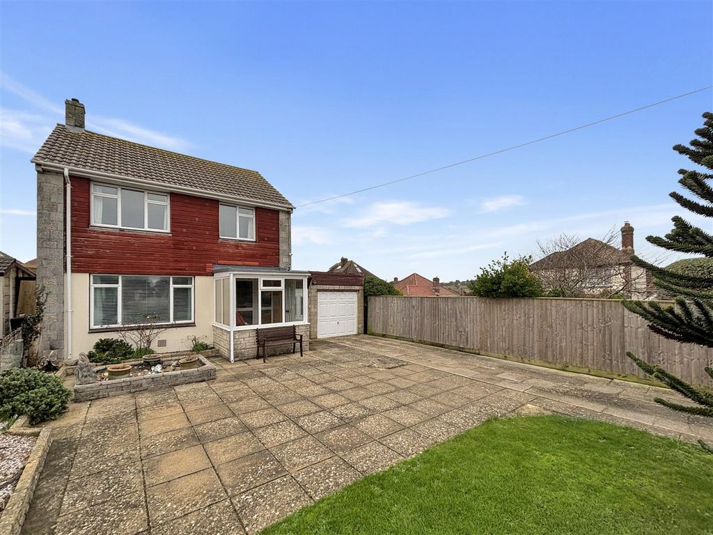 Property photo 1 of 17 Front Driveway