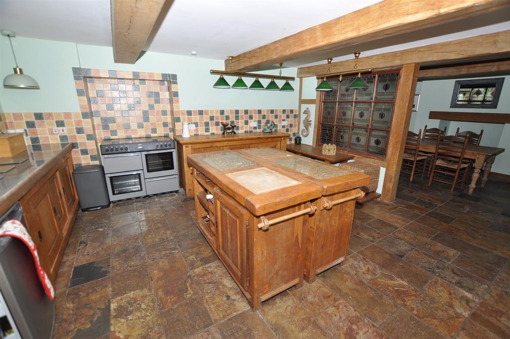 Property photo 2 of 14 Kitchen/Dining Area