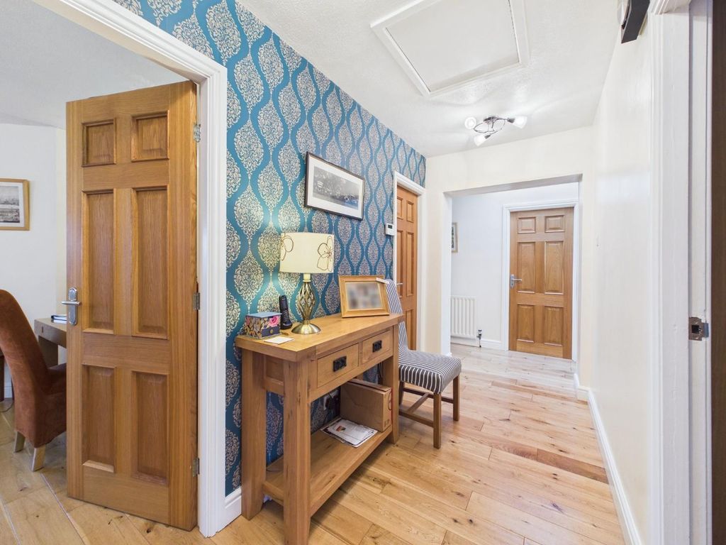 Property photo 3 of 17 Cam04899G0-Pr0274-Still020.Jpg