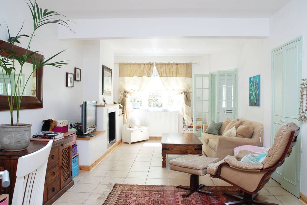 Property photo 2 of 11