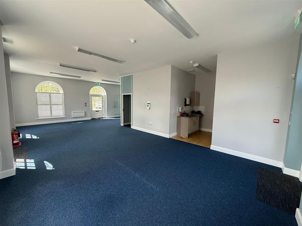 Property photo 3 of 13 3, 5 Crown Place-2.Jpg
