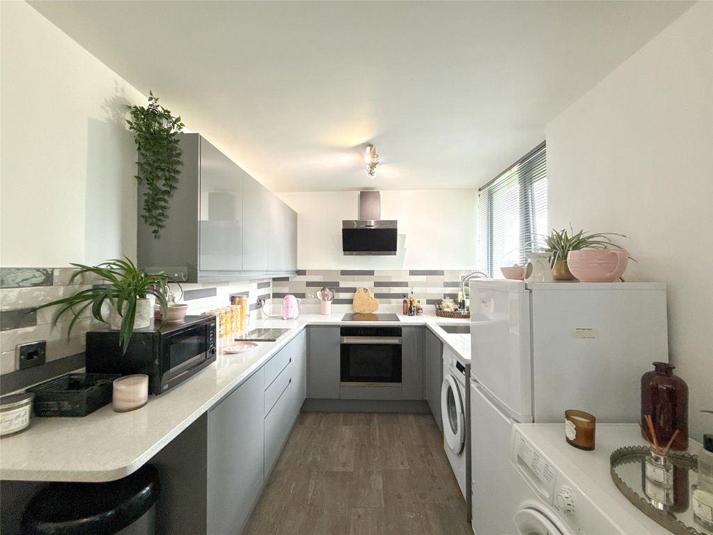 Property photo 2 of 16 Kitchen
