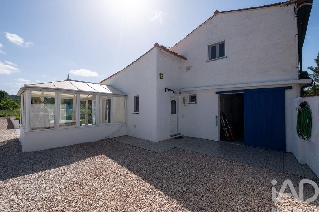 Property photo 2 of 40