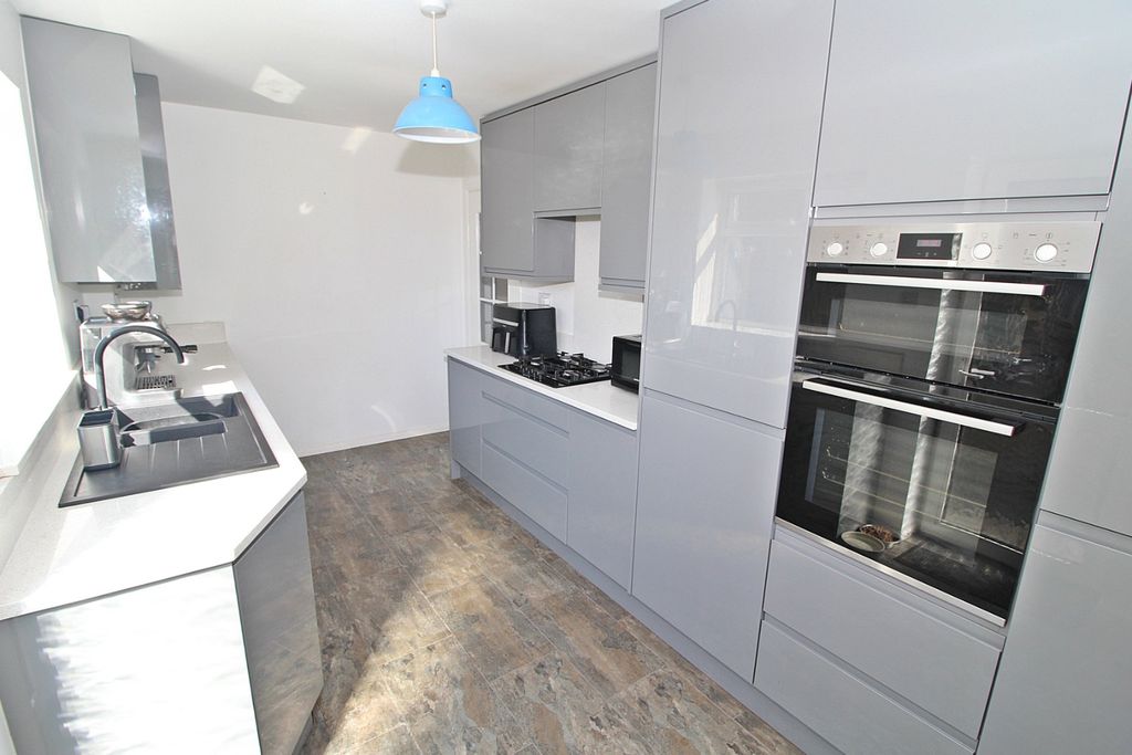 Property photo 3 of 12 2549516