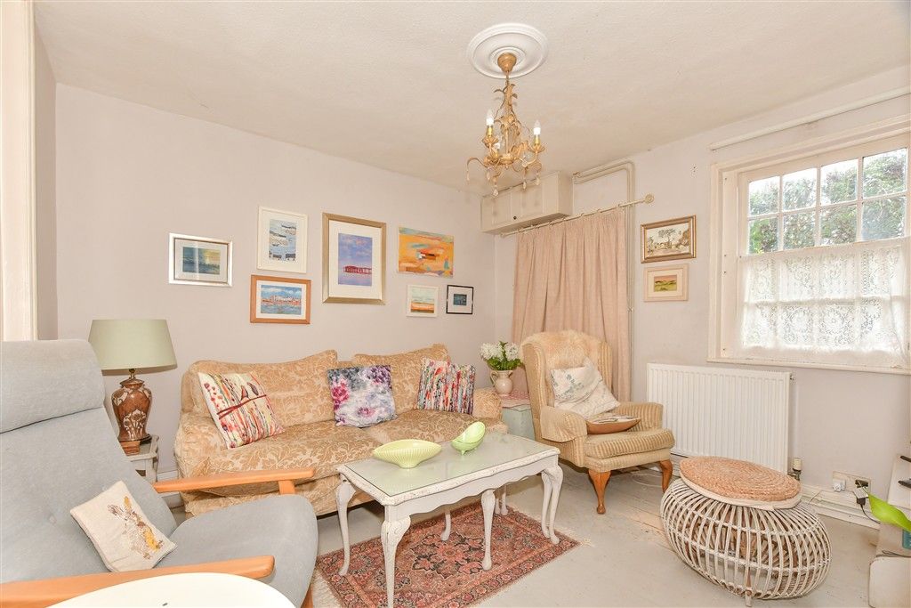 Property photo 2 of 14 Lounge