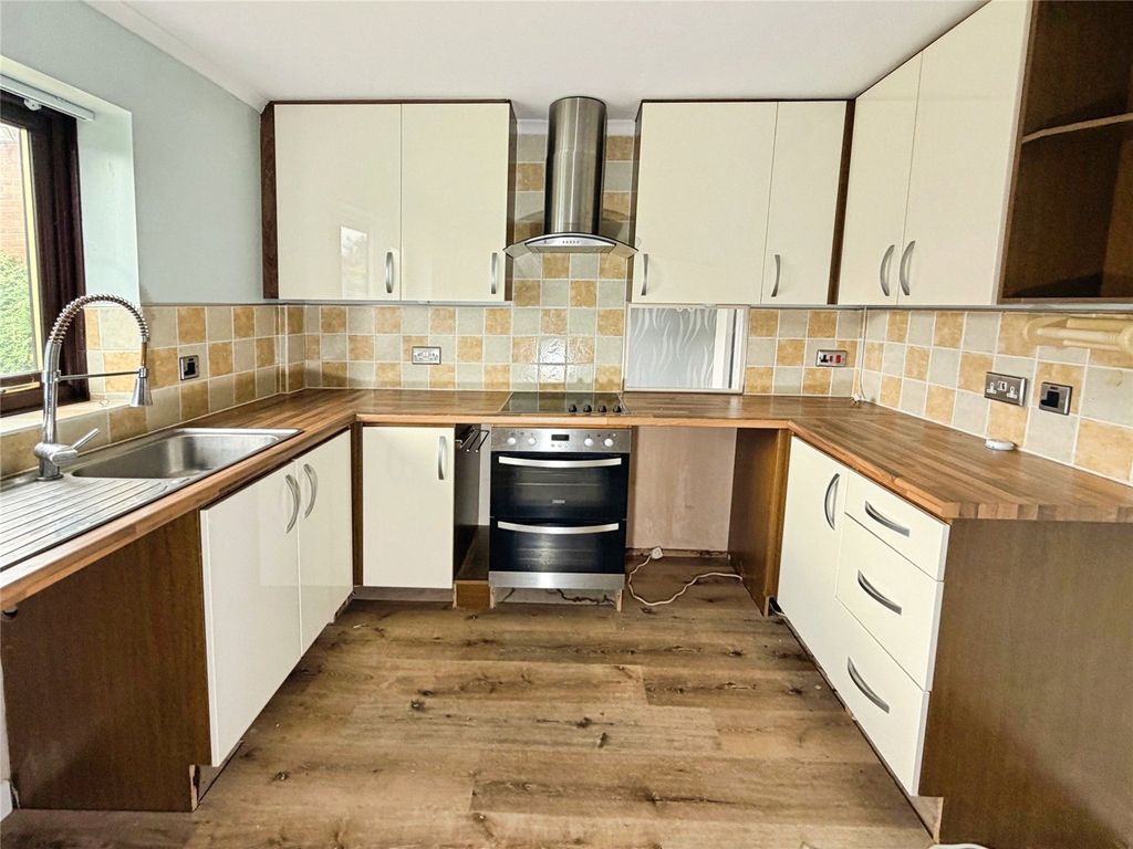 Property photo 2 of 11 Kitchen