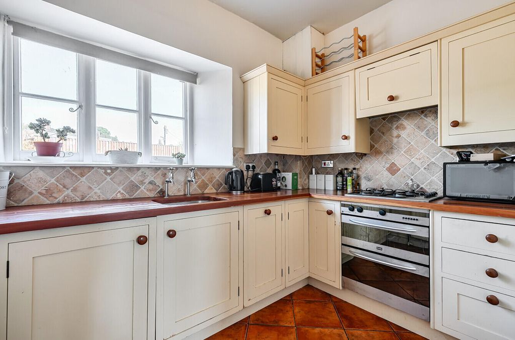 Property photo 3 of 18 Kitchen