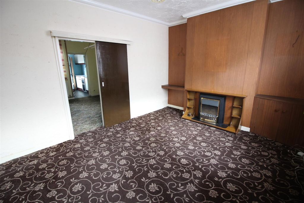 Property photo 3 of 13 Lounge