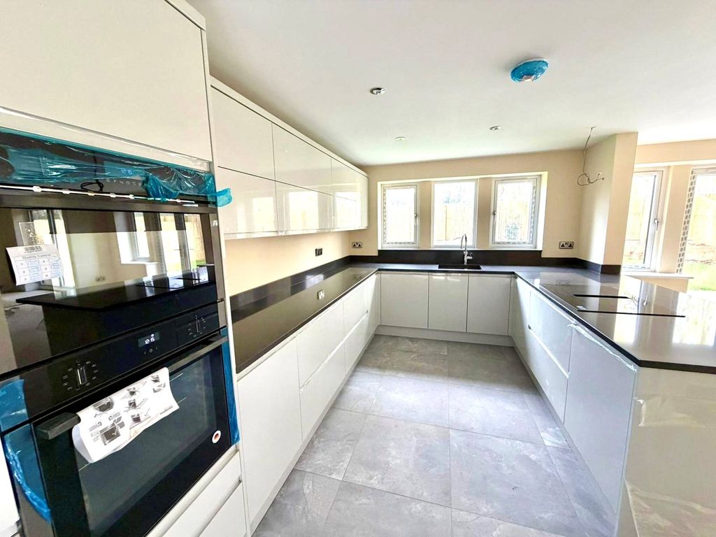 Property photo 2 of 13 Picture No. 10