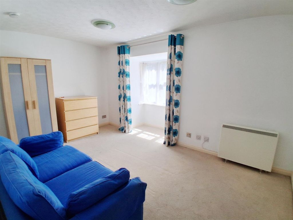Property photo 2 of 8 3