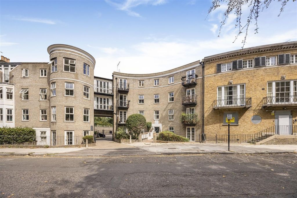 Property photo 1 of 15 14 Riseholme Court Cadogan Terrace -015.Jpg