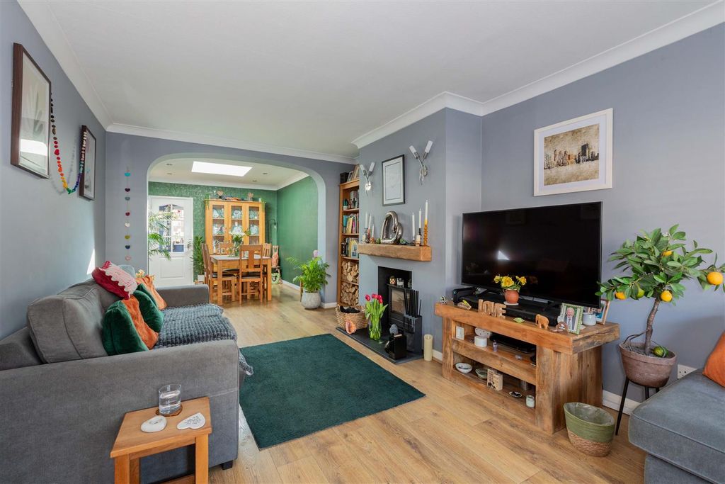 Property photo 2 of 20 37 Anthony Way-10.Jpg