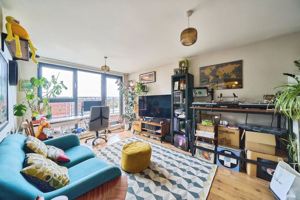 Property photo 3 of 14 Pbox-Img.Jpg