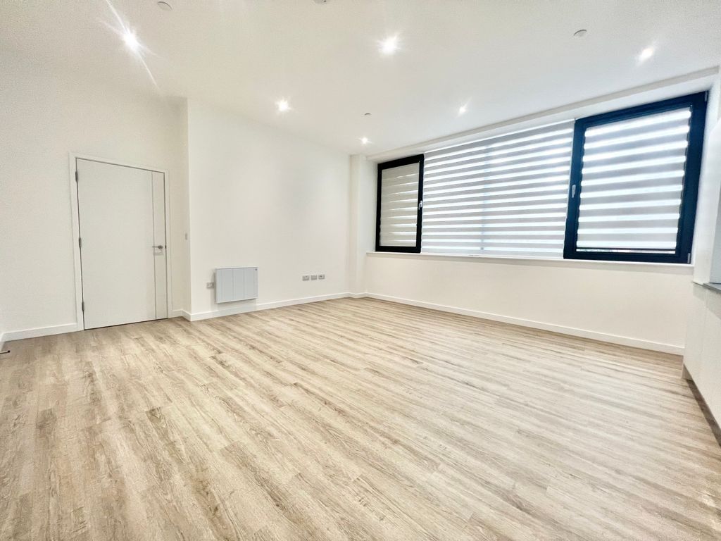 Property photo 3 of 6 Living Room