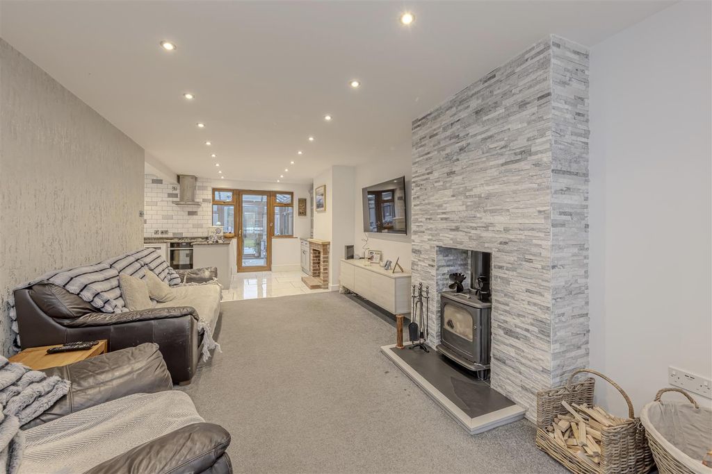 Property photo 3 of 44 Lounge