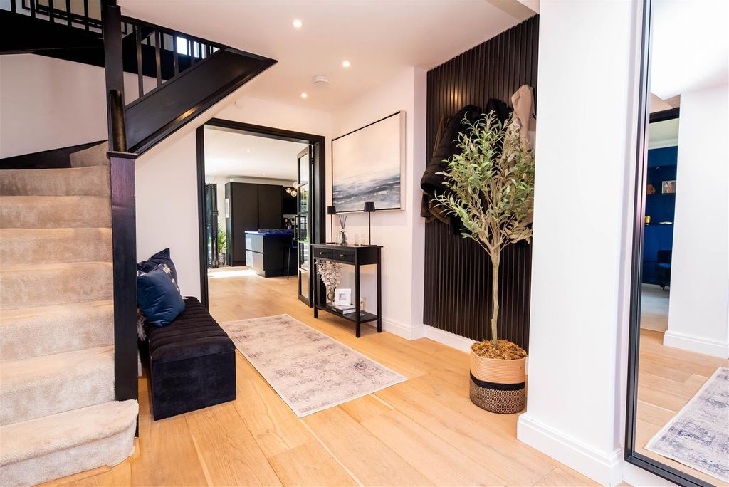 Additional image 17 of 6 bed detached house for saleSorrel Drive, Lightwater GU18