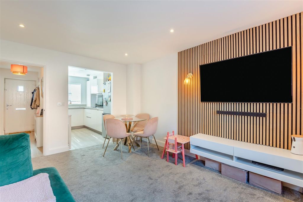 Property photo 3 of 16 8660212-Interior08.Jpg
