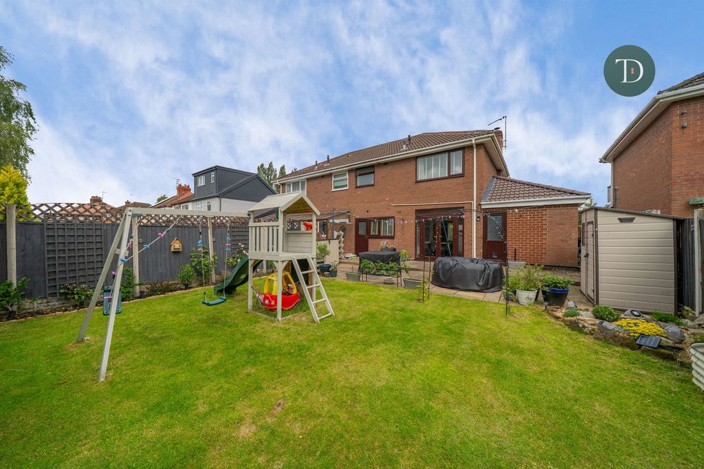 Property photo 2 of 25